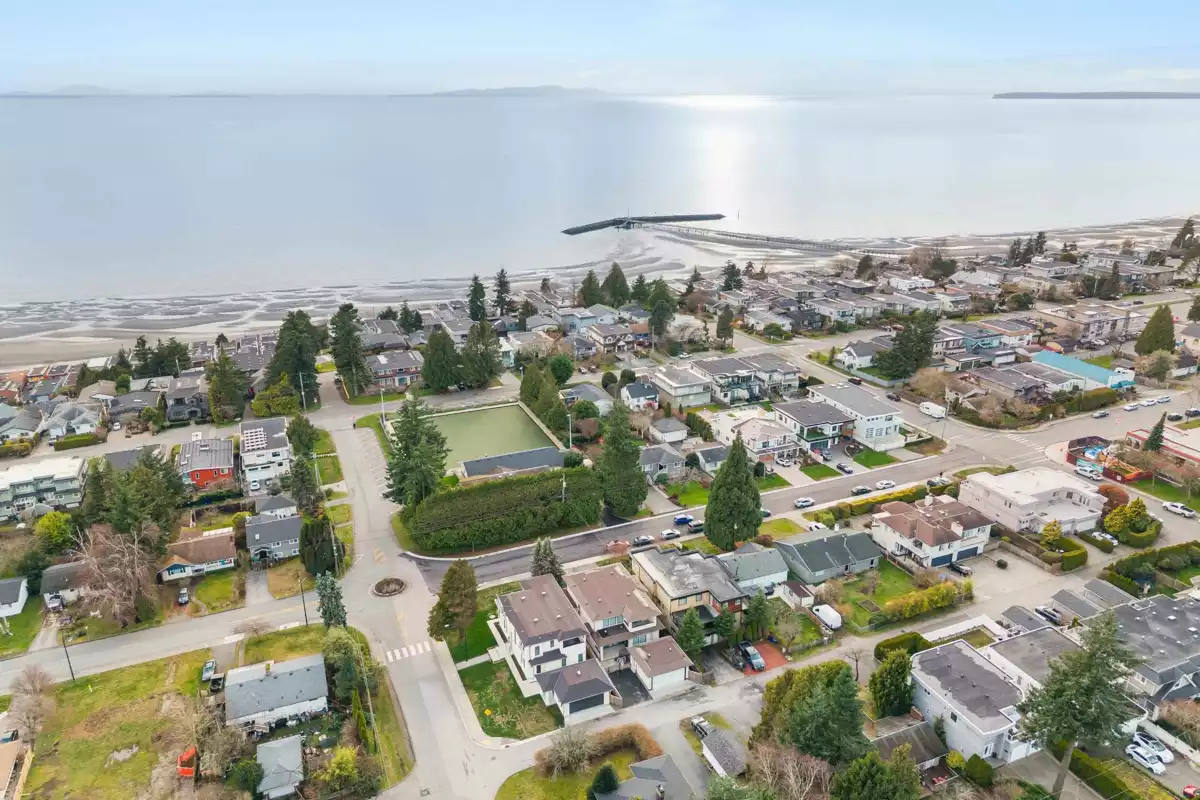 Fitness Center Photo Near 1113 Dolphin Street, White Rock, BC