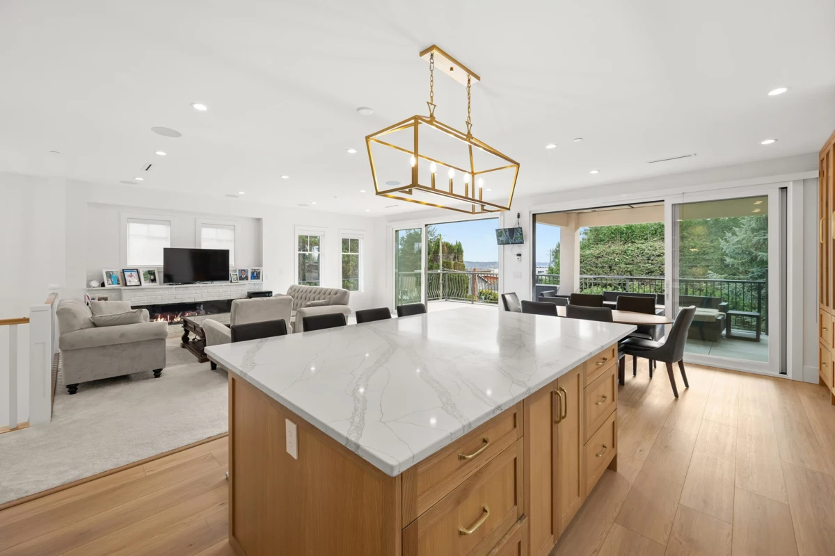 Guest Bathroom Photo of 1113 Dolphin Street, White Rock, BC