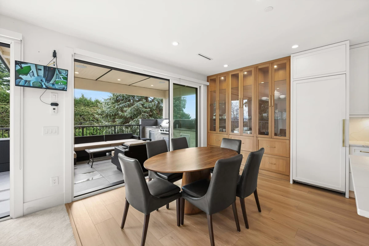 Kitchen Island Photo of 1113 Dolphin Street, White Rock, BC