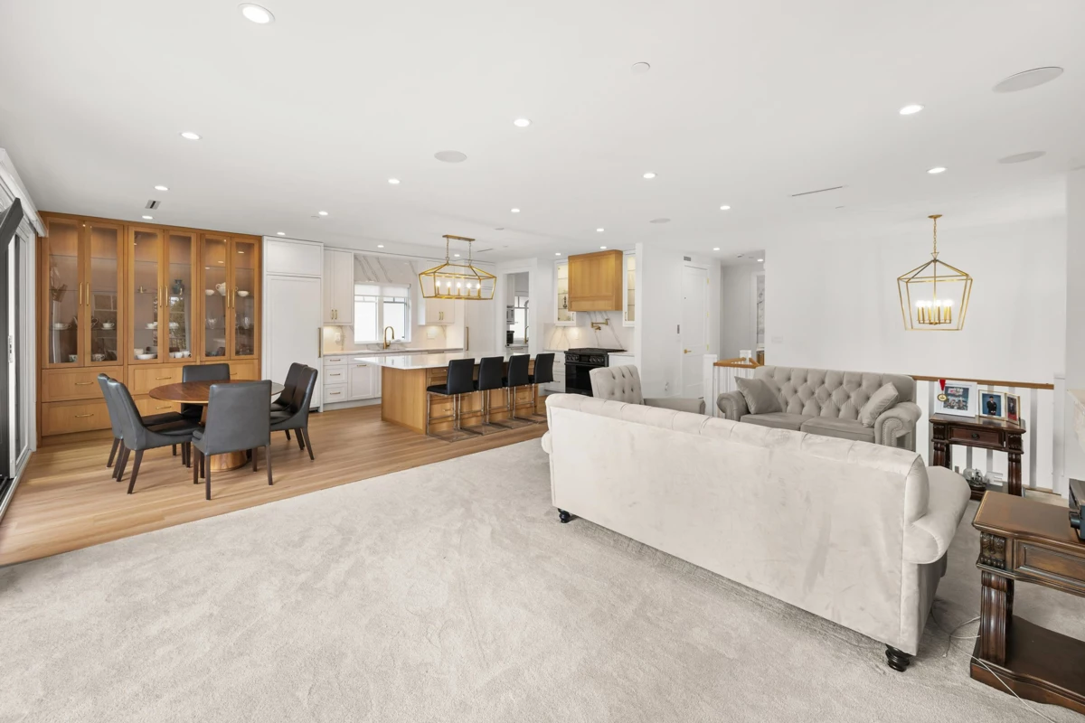 Kitchen Photo of 1113 Dolphin Street, White Rock, BC