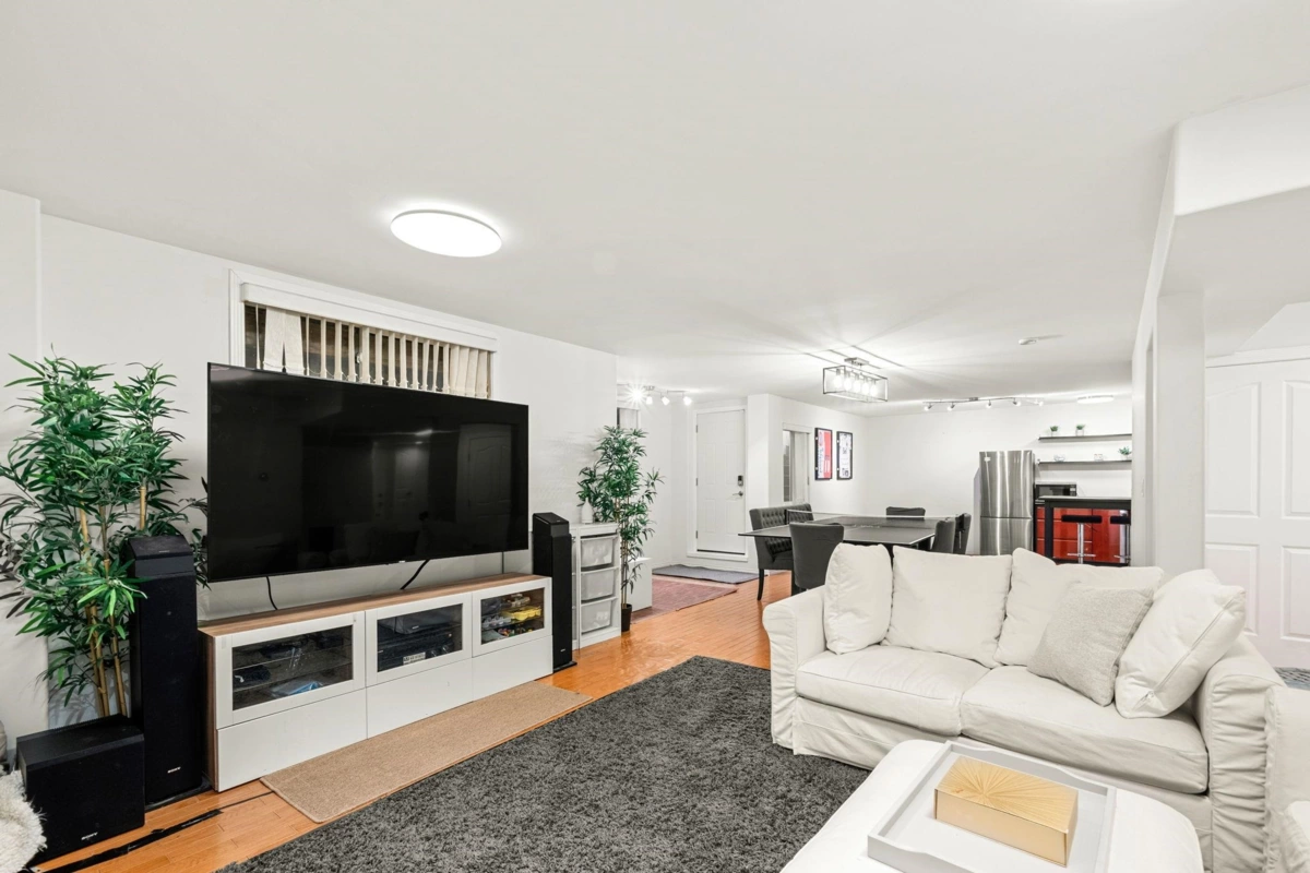 Front Yard Photo of 1725 Orkney Place, North Vancouver, BC