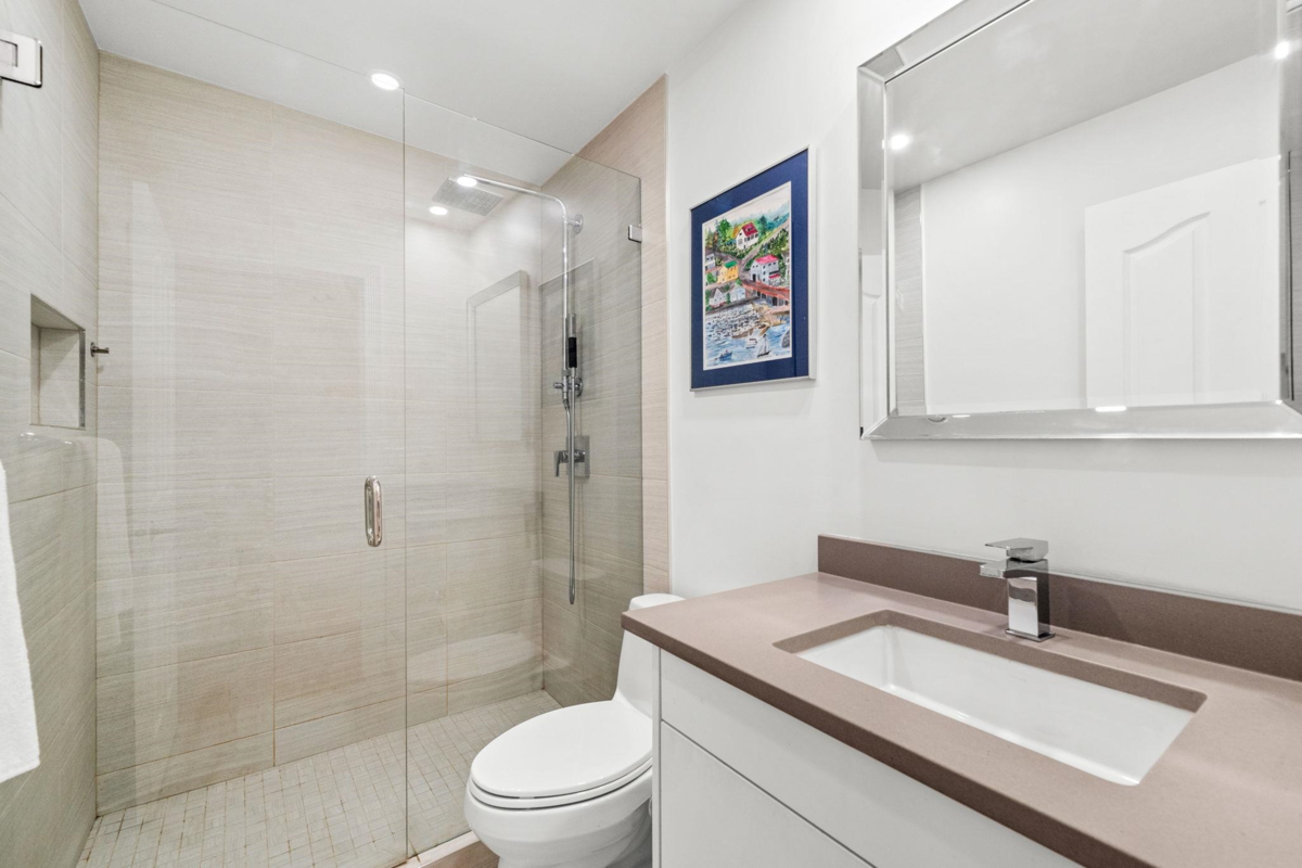 Hot Tub / Spa Photo of 1725 Orkney Place, North Vancouver, BC