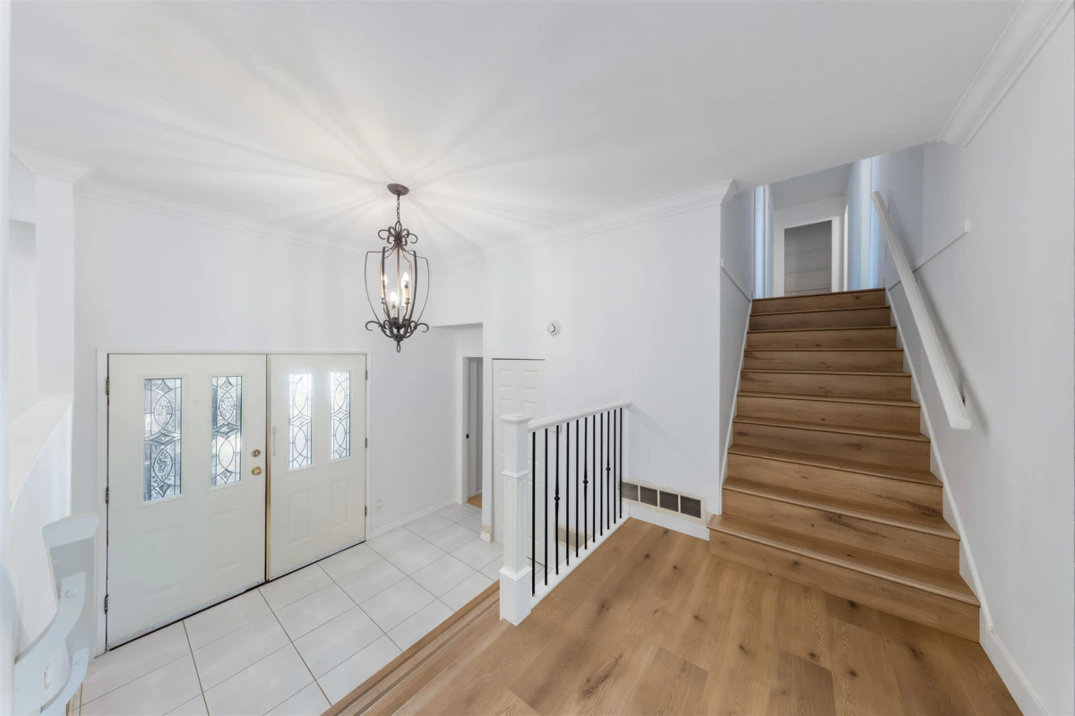 Hallway Photo of 7920 Willowfield Drive, Richmond, BC