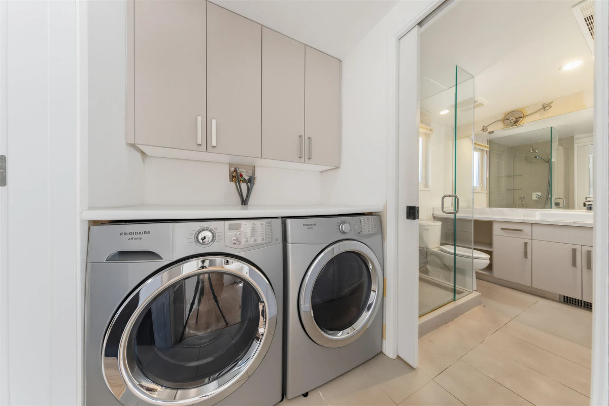 Mudroom Photo of 7920 Willowfield Drive, Richmond, BC