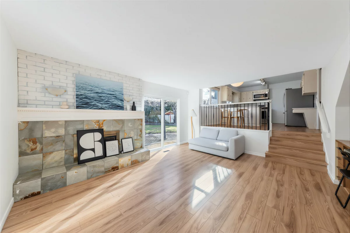 Powder Room Photo of 7920 Willowfield Drive, Richmond, BC