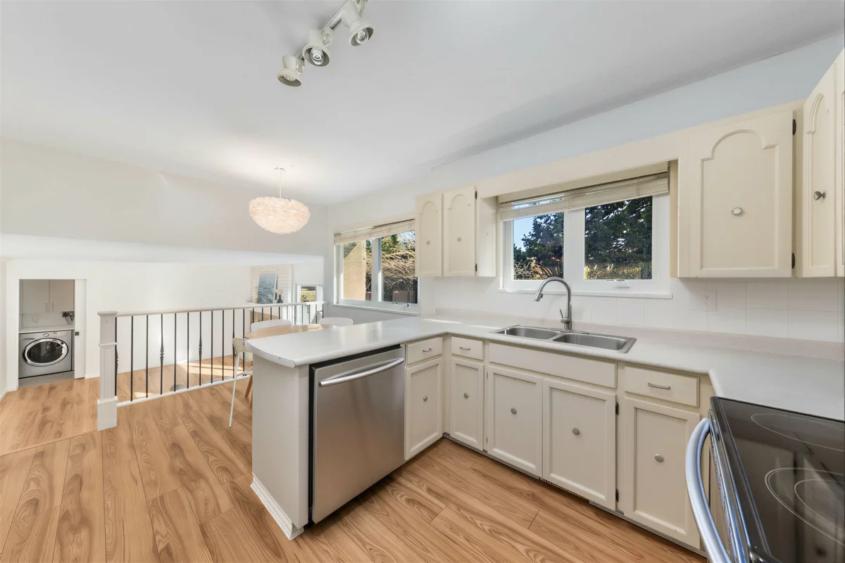 Primary Bathroom Photo of 7920 Willowfield Drive, Richmond, BC