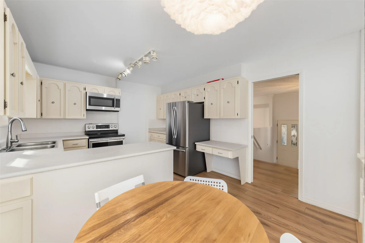 Walk-In Closet Photo of 7920 Willowfield Drive, Richmond, BC