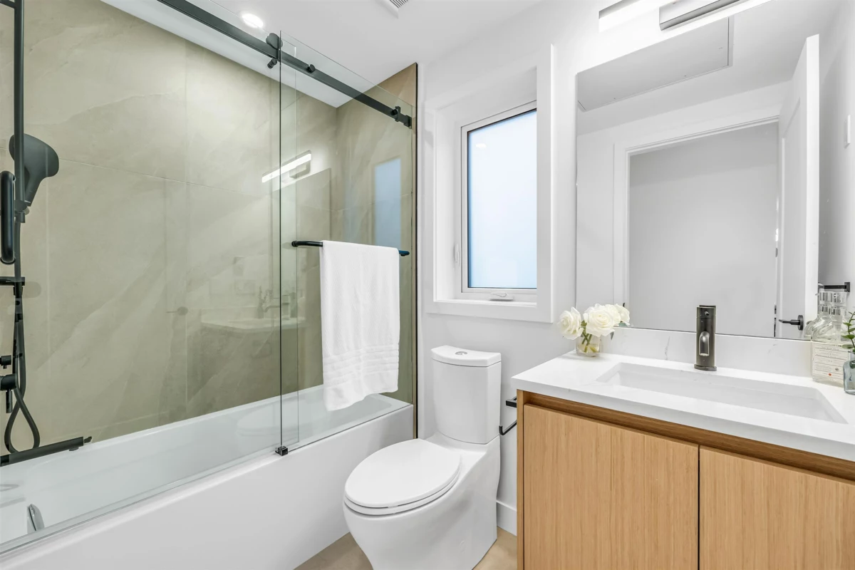 Breakfast Nook Photo of 1012 W 52nd Avenue, Vancouver, BC