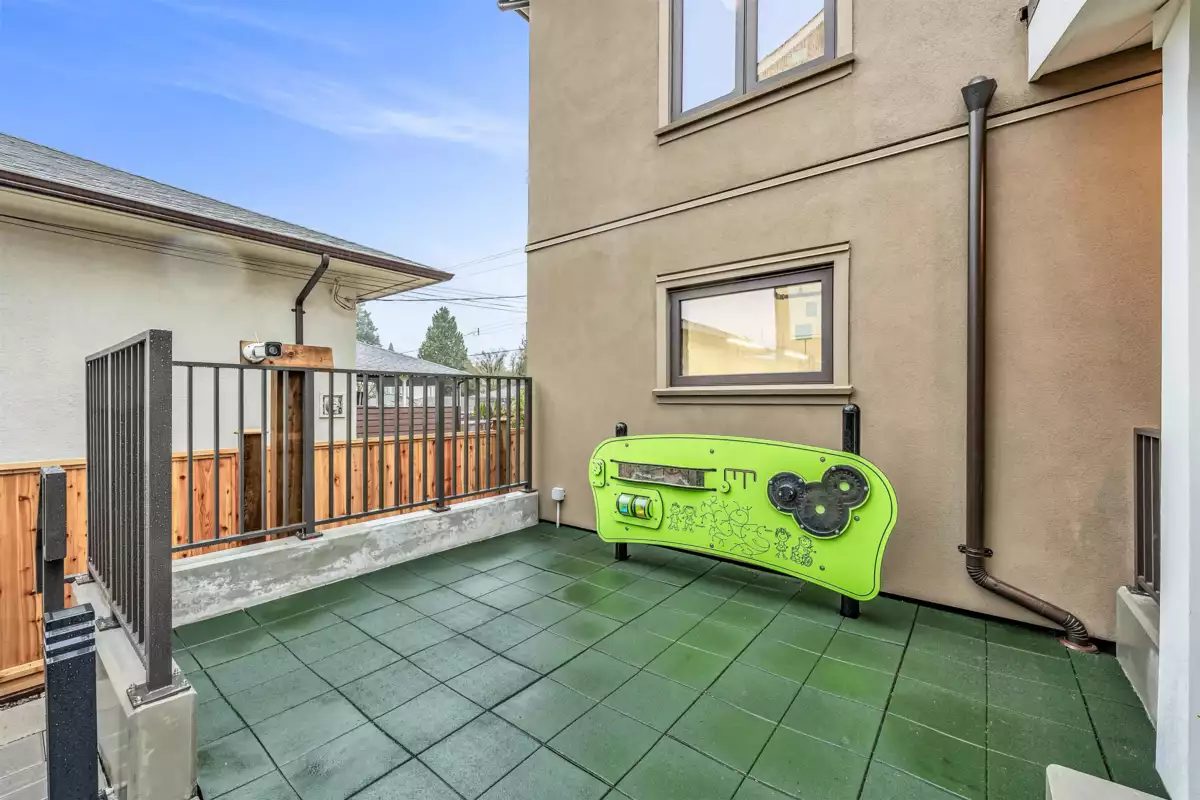 Hallway Photo of 1012 W 52nd Avenue, Vancouver, BC