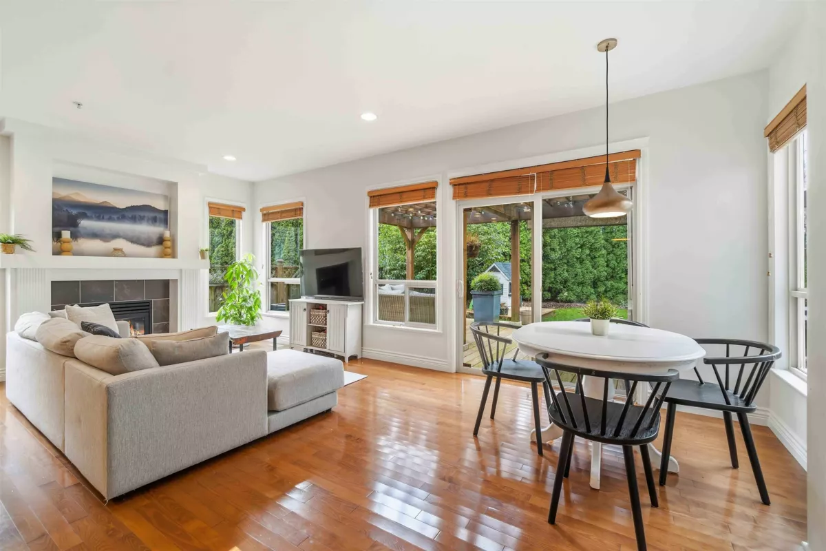 Breakfast Nook Photo of 864 Vedder Place, Port Coquitlam, BC