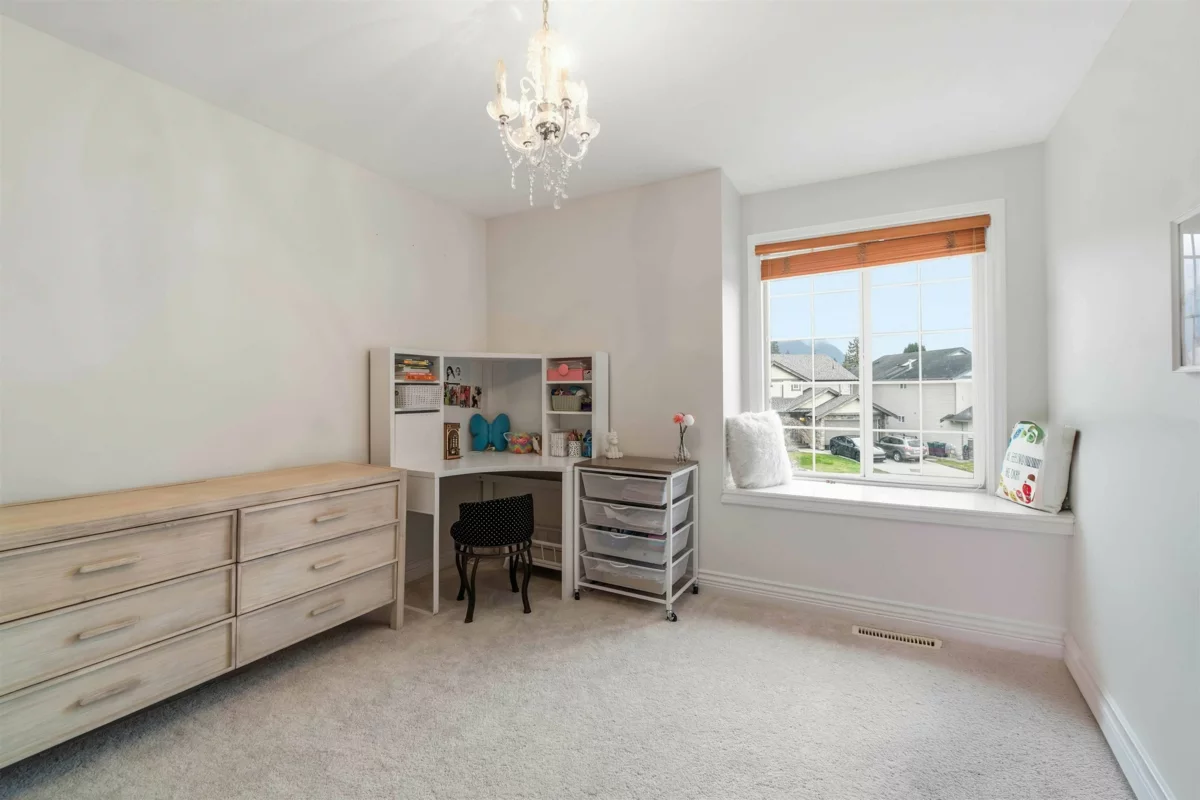 Entry Foyer Photo of 864 Vedder Place, Port Coquitlam, BC