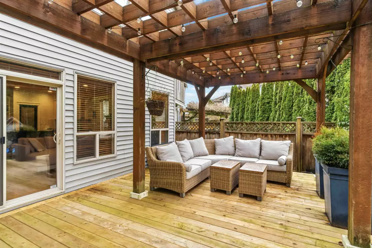 Garden / Landscaping Photo of 864 Vedder Place, Port Coquitlam, BC