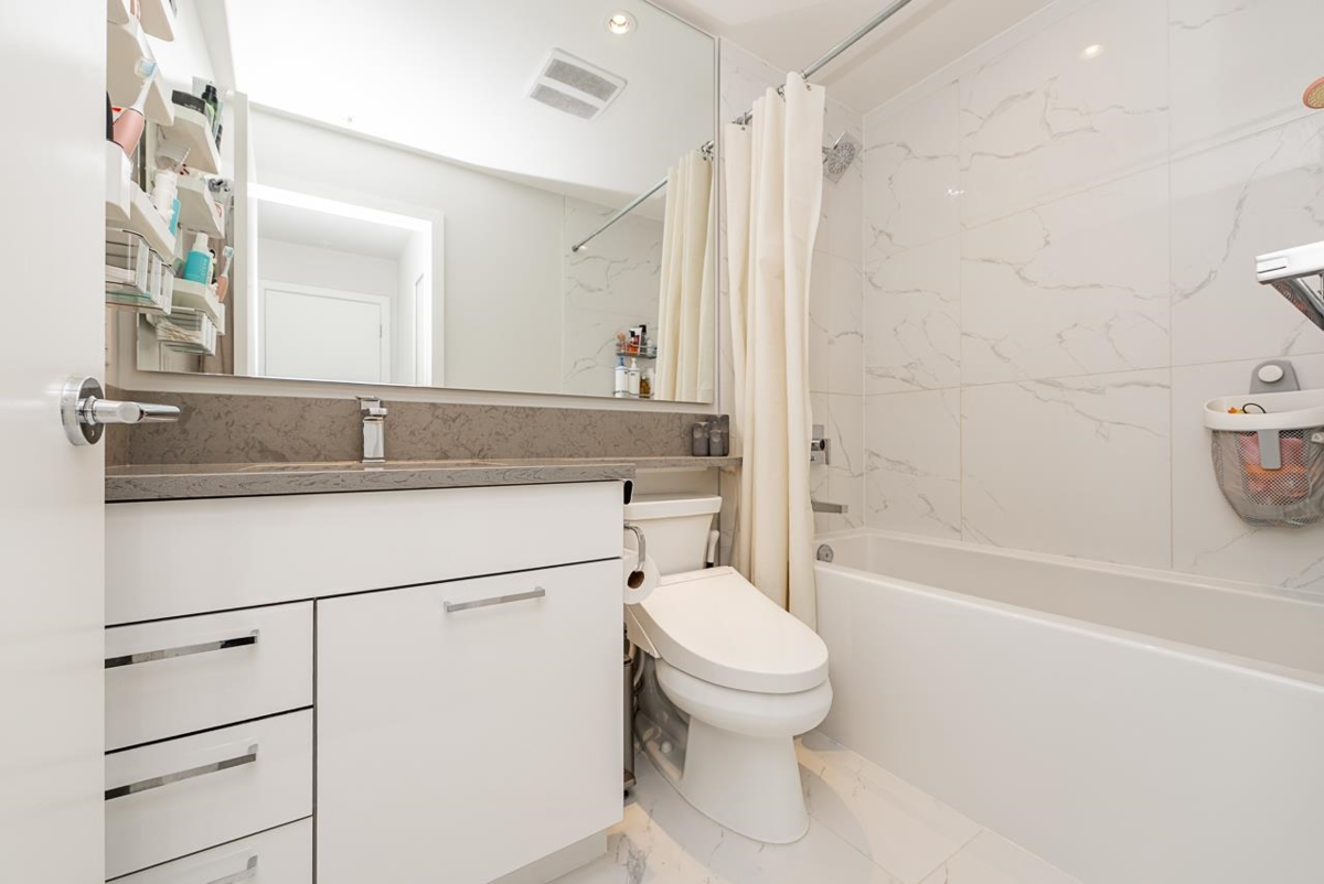 Guest Bathroom Photo of 2302 1788 Gilmore Avenue, Burnaby, BC
