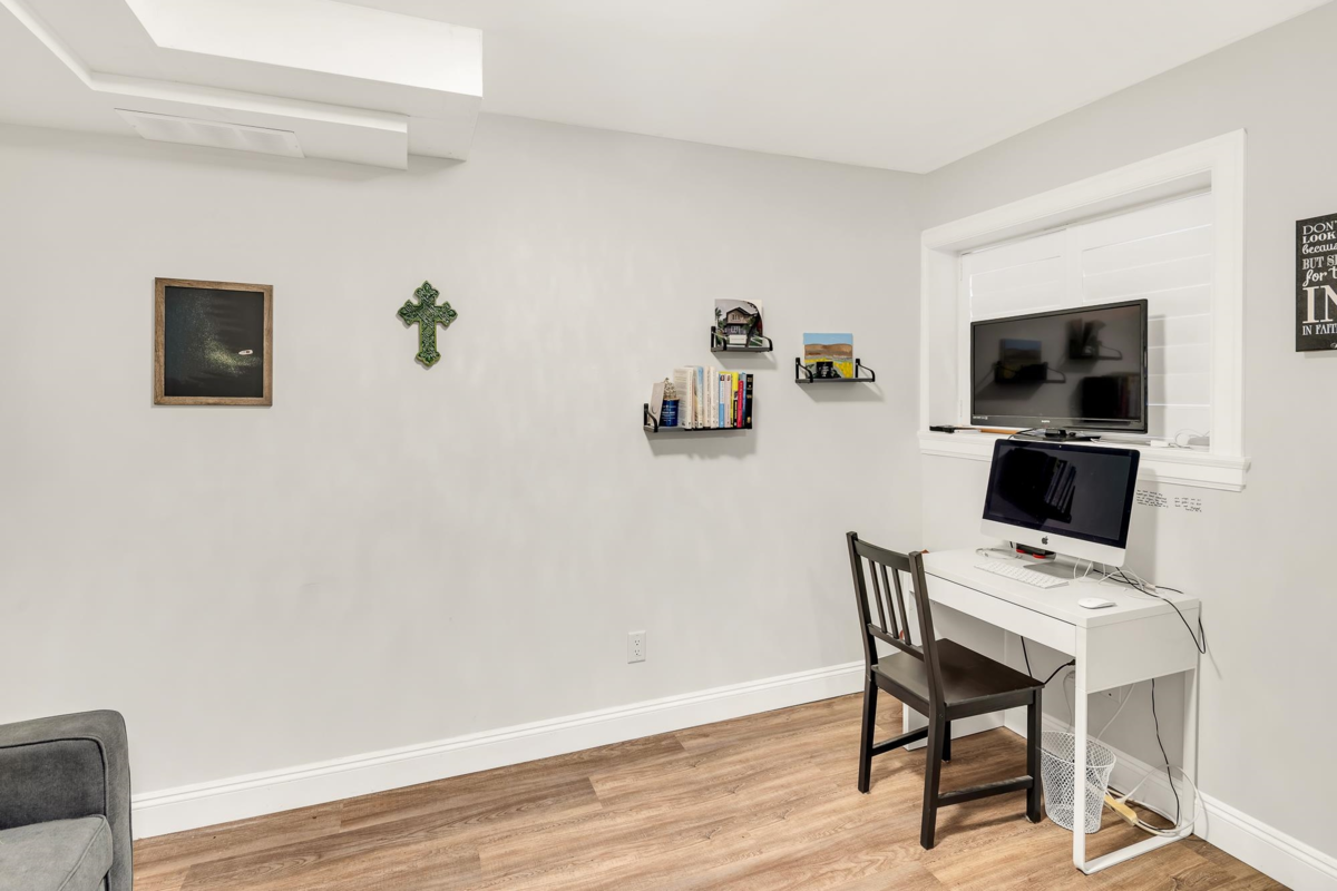 Basement Recreation Room Photo of 1020 Jay Crescent, Squamish, BC