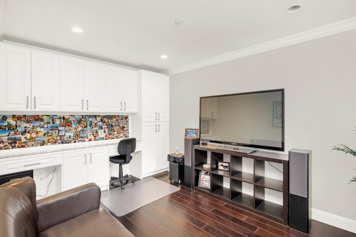 Bedroom 2 Photo of 1020 Jay Crescent, Squamish, BC