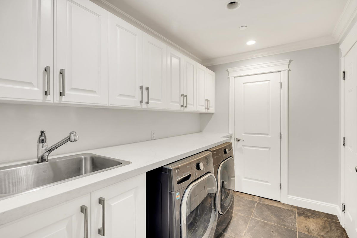 Bedroom 3 Photo of 1020 Jay Crescent, Squamish, BC