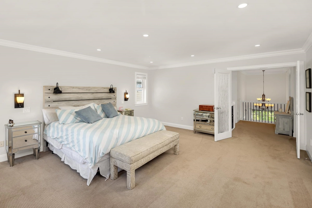 Entry Foyer Photo of 1020 Jay Crescent, Squamish, BC