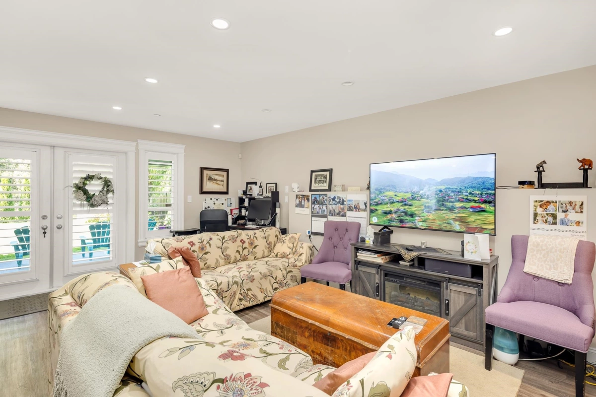 Guest Bathroom Photo of 1020 Jay Crescent, Squamish, BC