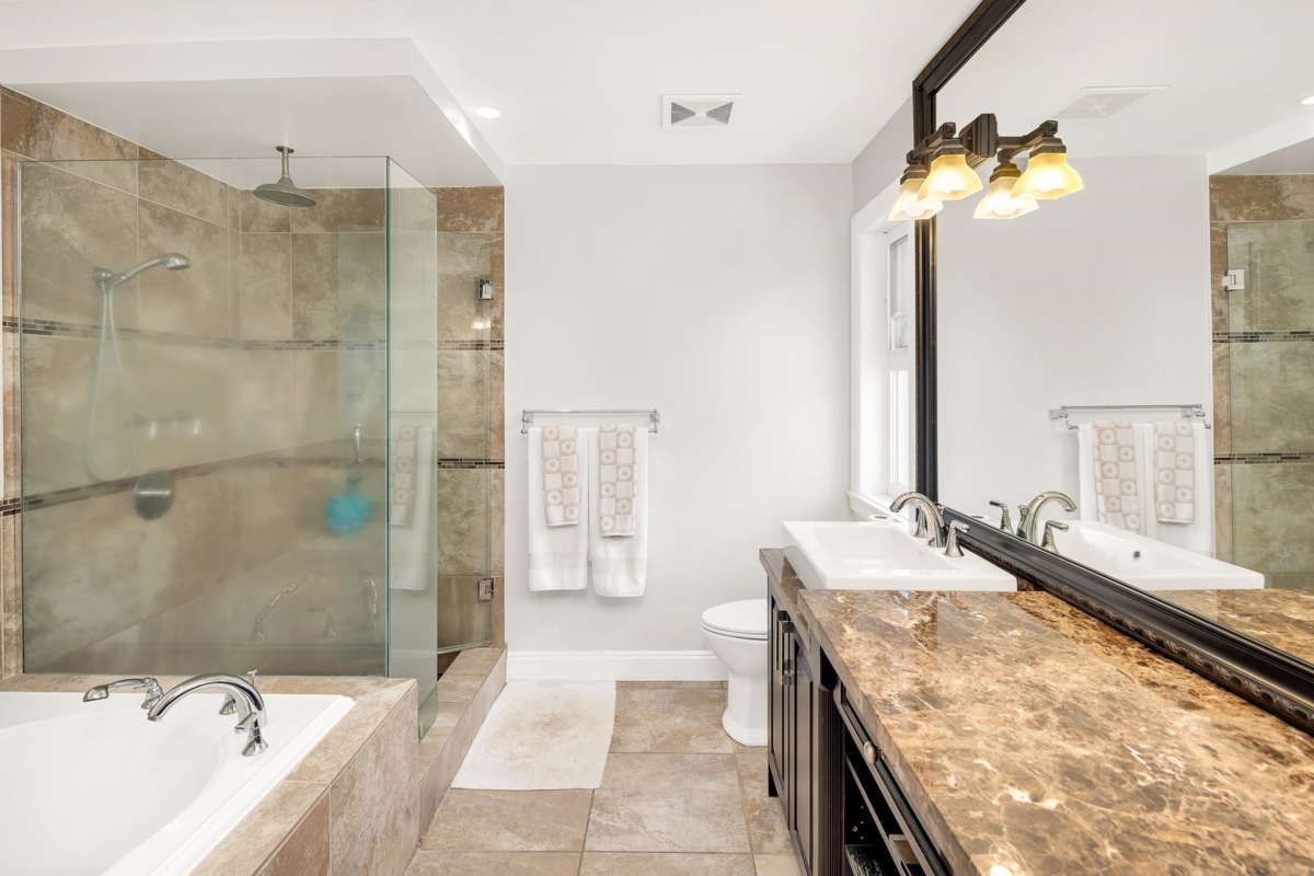 Hallway Photo of 1020 Jay Crescent, Squamish, BC