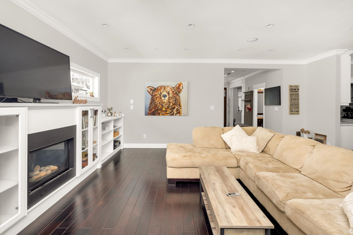 Kitchen Photo of 1020 Jay Crescent, Squamish, BC