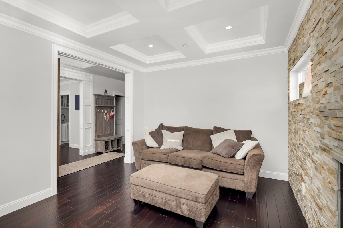 Walk-In Closet Photo of 1020 Jay Crescent, Squamish, BC