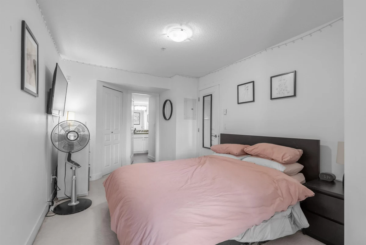 Walk-In Closet Photo of 305 4550 Fraser Street, Vancouver, BC