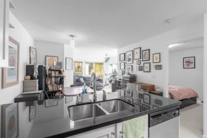 305 4550 Fraser Street, Vancouver, BC