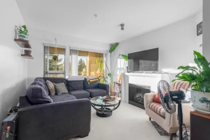 305 4550 Fraser Street, Vancouver, BC