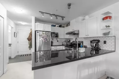 Kitchen Island Photo of 305 4550 Fraser Street, Vancouver, BC