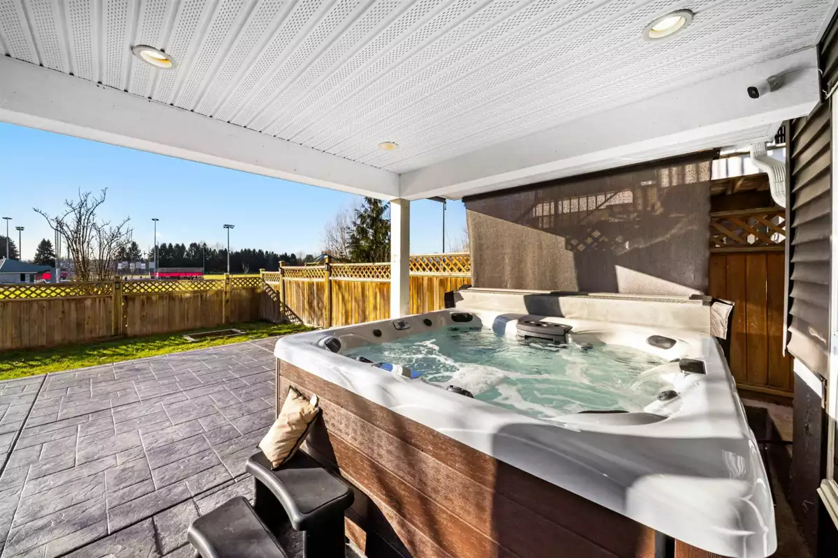 Guest Bathroom Photo of 10279 238a Street, Maple Ridge, BC