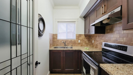 Walk-In Closet Photo of 5977 151 Street, Surrey, BC