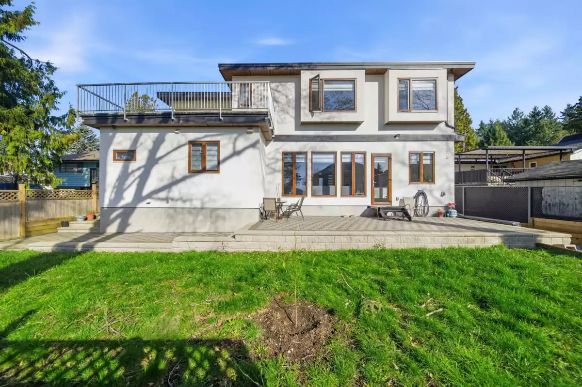 Hot Tub / Spa Photo of 14718 90a Avenue, Surrey, BC
