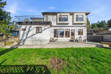 Hot Tub / Spa Photo of 14718 90a Avenue, Surrey, BC