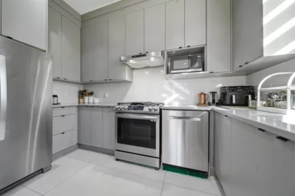 Kitchen Photo of 14718 90a Avenue, Surrey, BC