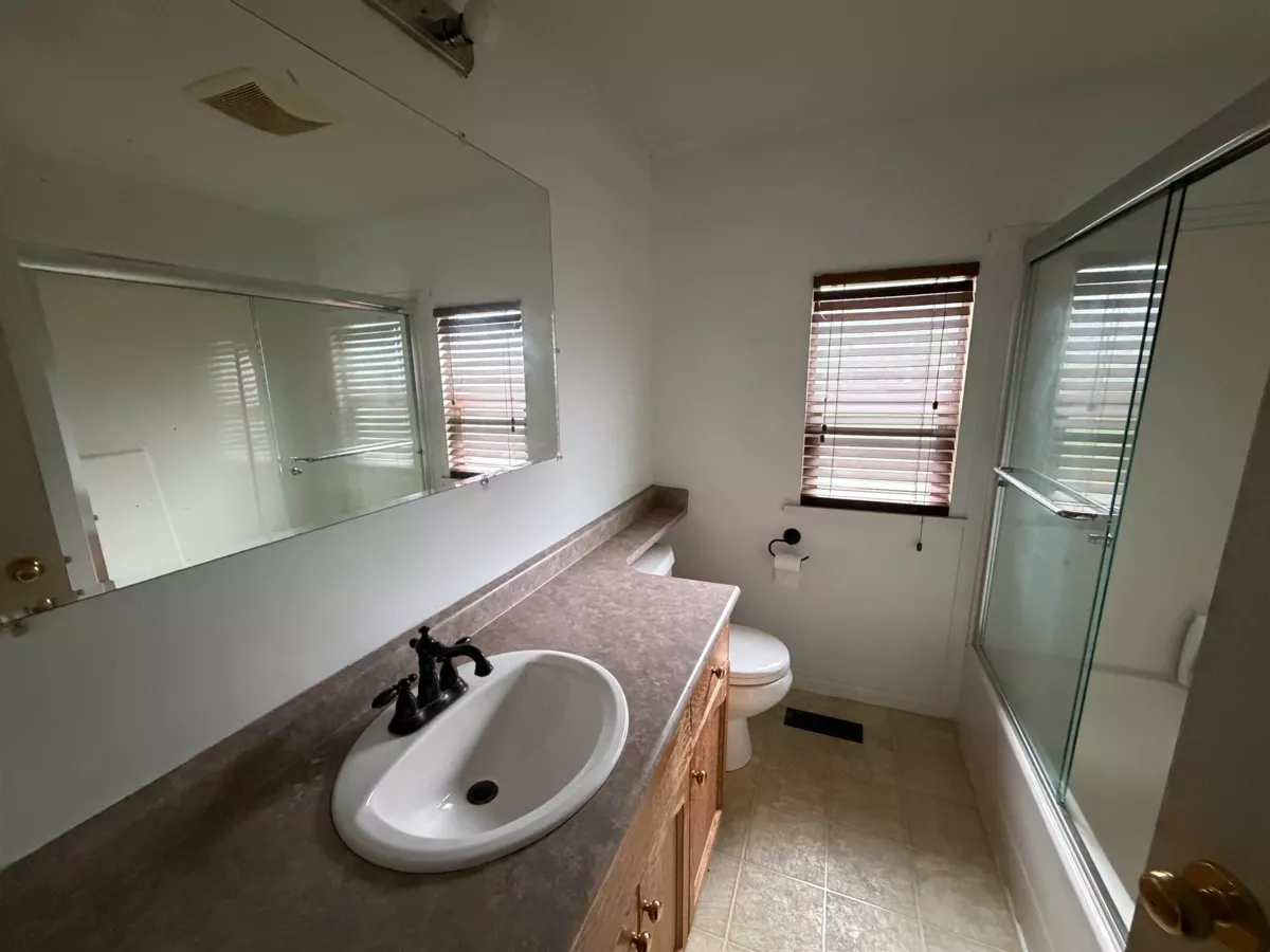 Basement Recreation Room Photo of 11394 240 Street, Maple Ridge, BC