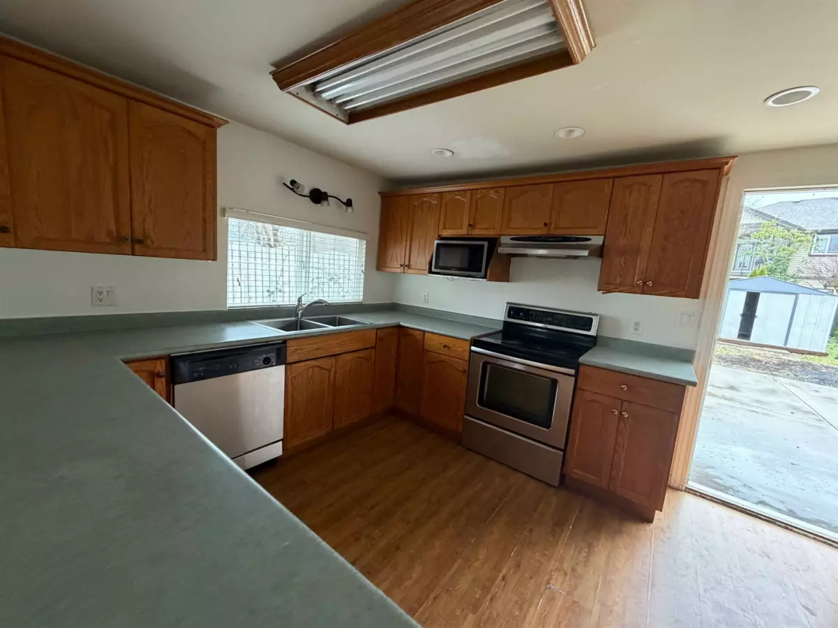 Entry Foyer Photo of 11394 240 Street, Maple Ridge, BC