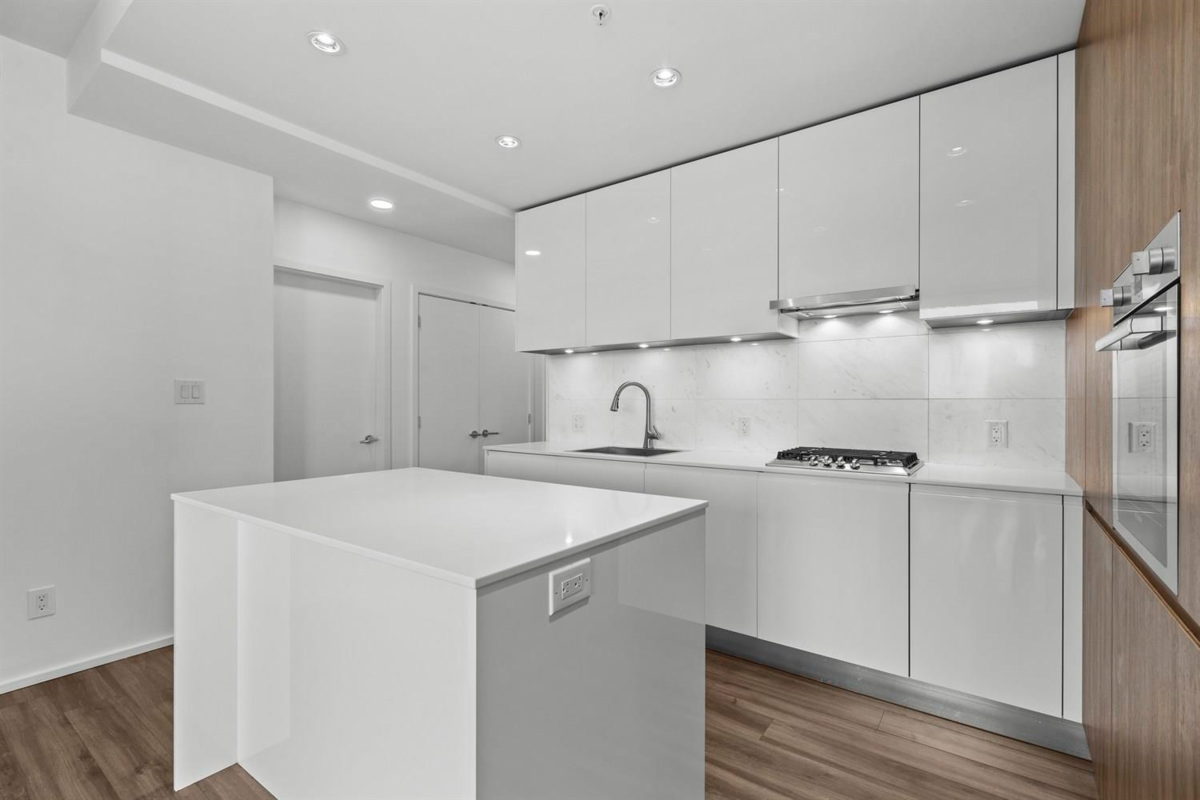 Kitchen Island Photo of 3311 4650 Brentwood Boulevard, Burnaby, BC