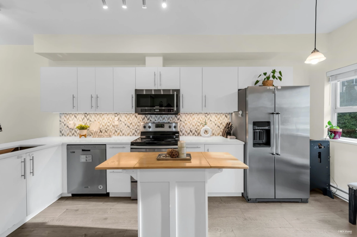 Kitchen Island Photo of 45 730 Farrow Street, Coquitlam, BC