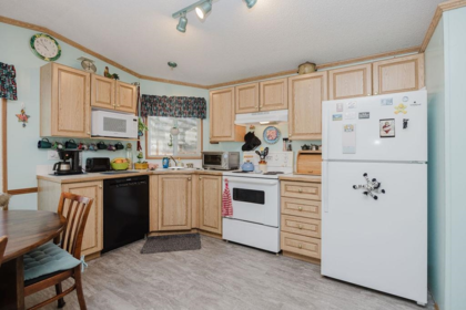 Kitchen Island Photo of 753 Steinbrunner Road, Gibsons, BC
