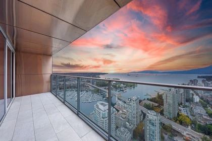 5702 1480 Howe Street, Vancouver, BC, Vancouver — Apartment/Condo for sale