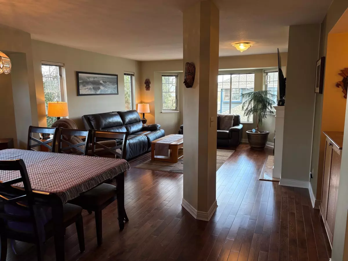 Family Room Photo of 123 28 Richmond Street, New Westminster, BC