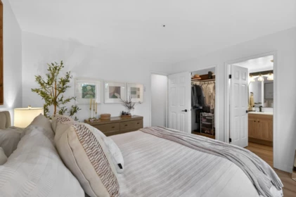 Entry Foyer Photo of 101 1689 E 4th Avenue, Vancouver, BC