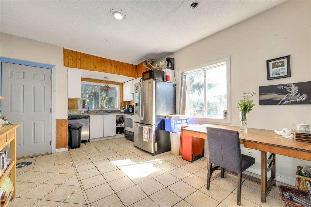 Family Room Photo of 112 Tenth Avenue, New Westminster, BC