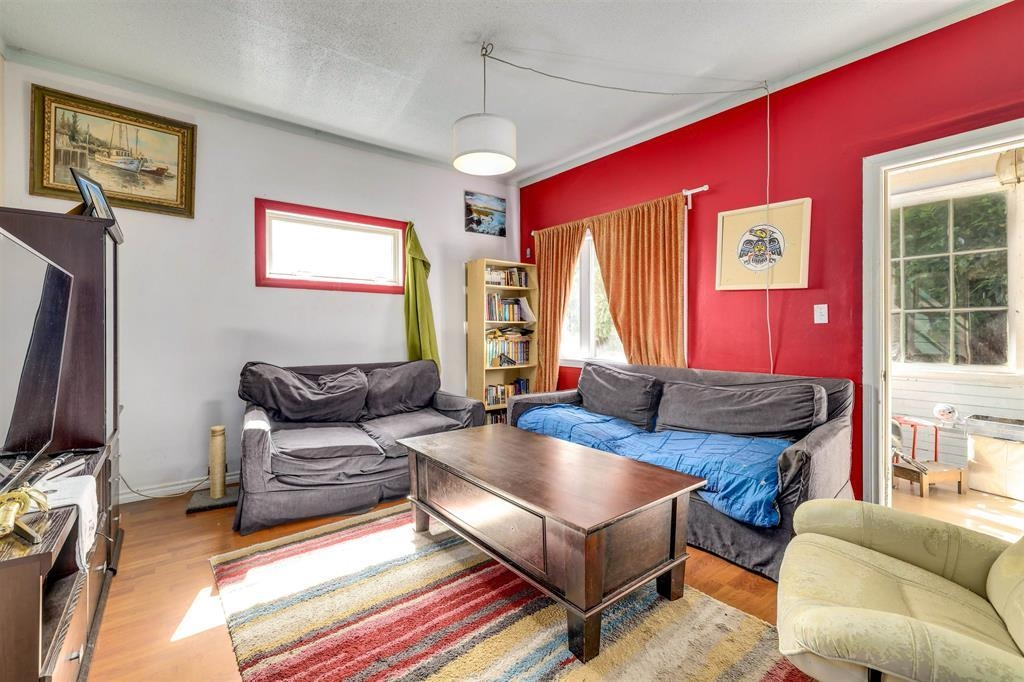 Living Room Photo of 112 Tenth Avenue, New Westminster, BC