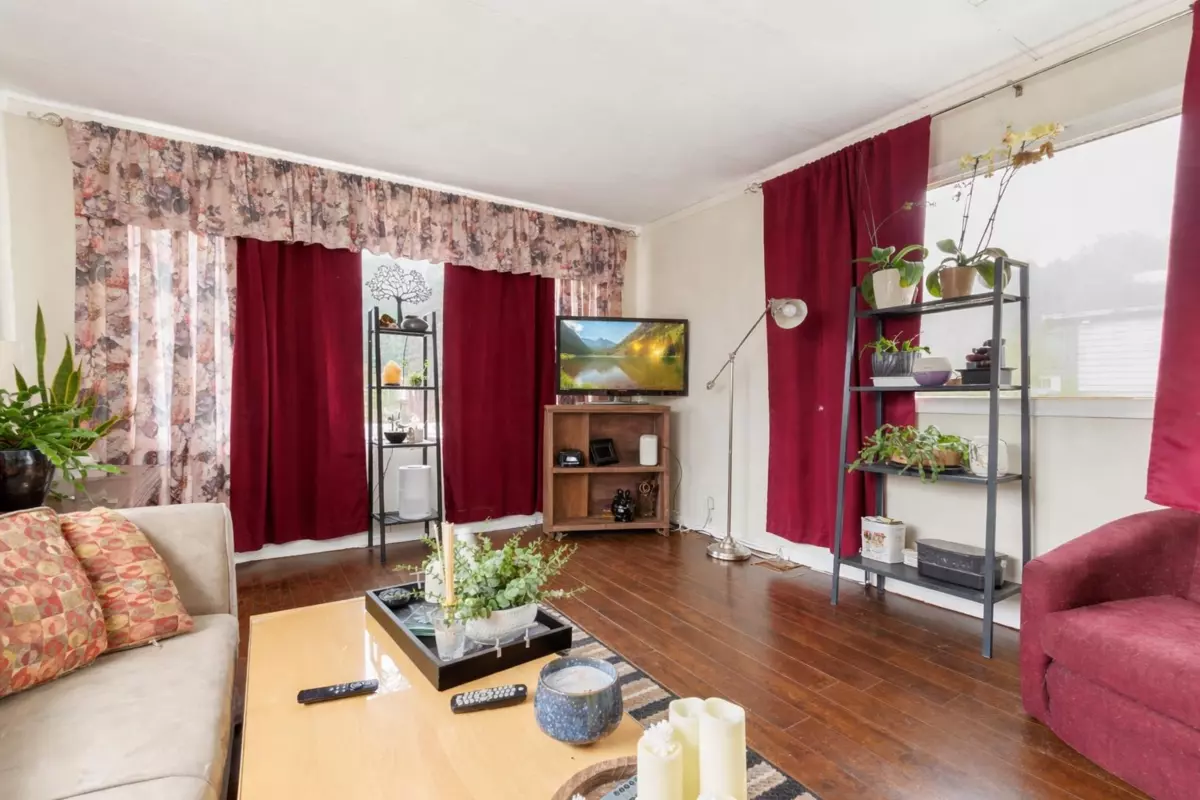 Family Room Photo of 27 3942 Columbia Valley Road, Cultus Lake, BC