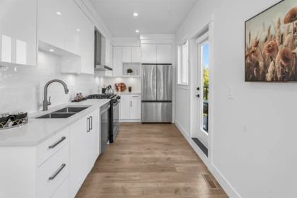 Kitchen Island Photo of 3 6162 138 Street, Surrey, BC
