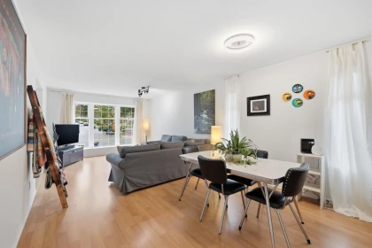 Kitchen Island Photo of 14390 78 Avenue, Surrey, BC