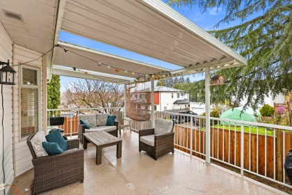 Staircase Photo of 14390 78 Avenue, Surrey, BC