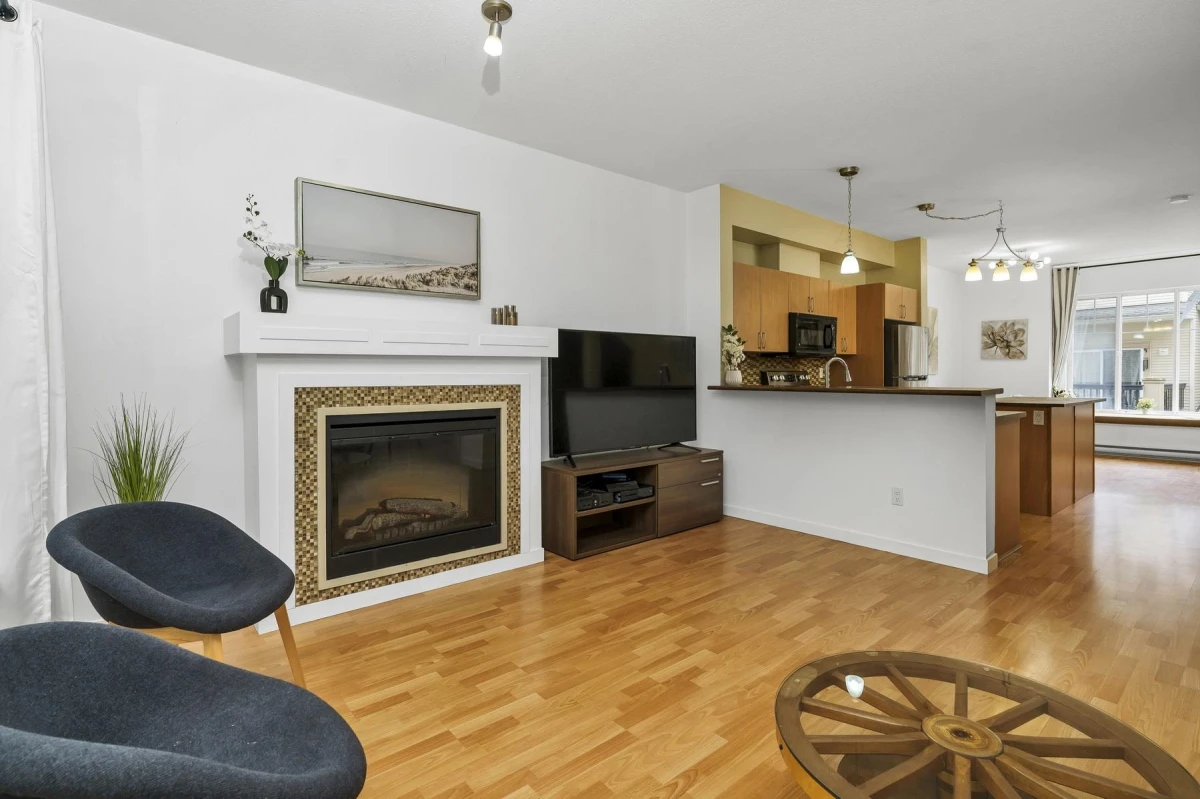 Dining Area Photo of 35 5839 Panorama Drive, Surrey, BC