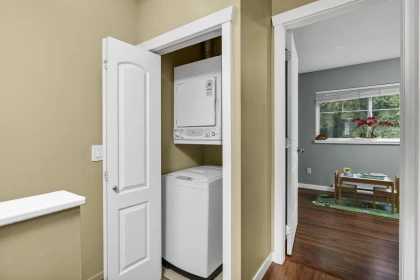 Hallway Photo of 35 5839 Panorama Drive, Surrey, BC